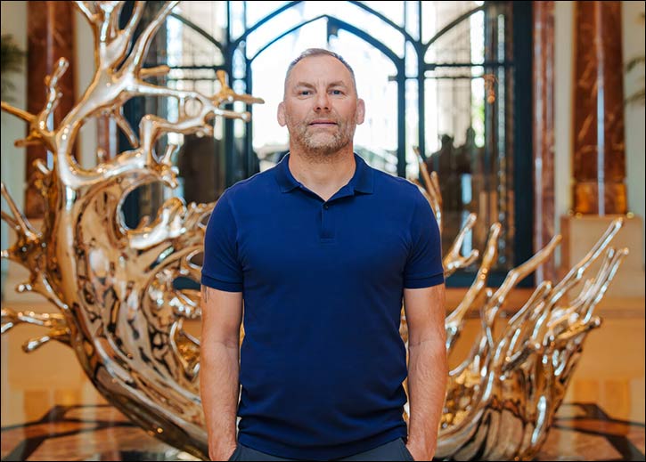 Sculpting a Story of Time: Four Seasons Hotel Doha Collaborated with Artist Dan Pearce to Create Signature Piece for 20-Year Milestone