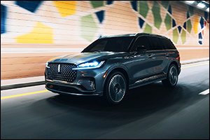 What's In a Trim? How Presidential Touches Help Luxurious Lincoln Aviator Take Flight
