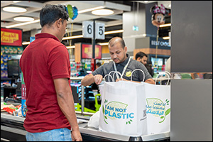 Al Meera and Al Rayan Bank launch the "I am not made of plastic" initiative on Internation ...